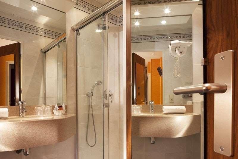 Hotel Cecilia Arc De Triomphe Paris Zimmer foto