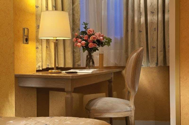 Hotel Cecilia Arc De Triomphe Paris Zimmer foto