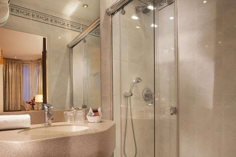 Hotel Cecilia Arc De Triomphe Paris Zimmer foto